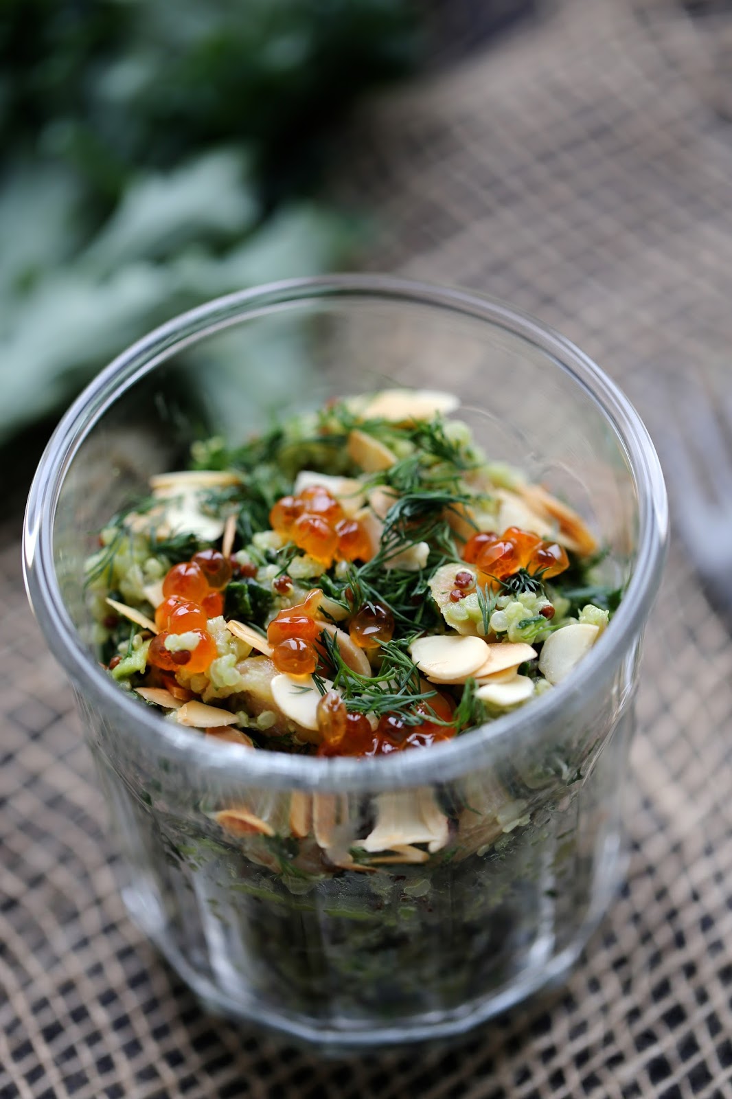 Salade de quinoa au chou Kale, avocat , saumon fumé , amandes / On dine