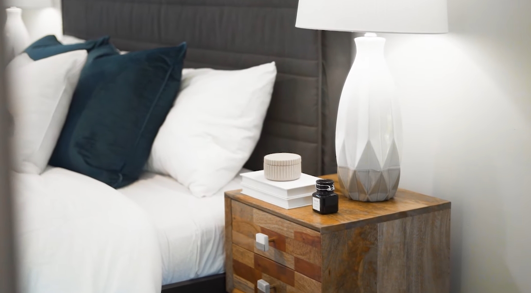 21 Photos vs. 311 Victoria Park Ave, Toronto Interior Design Home Tour