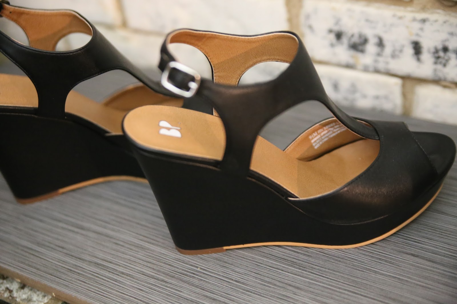 most comfortable black wedges