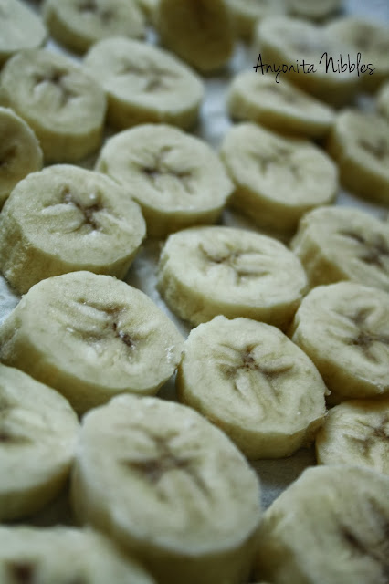 A tray of frozen banana chunks and slices from www.anyonita-nibbles.com