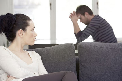 كيفية التعامل مع الزوج البارد عاطفيا