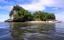 8 Tempat Wisata di FakFak Papua Barat yang Paling Terkenal - Wisata