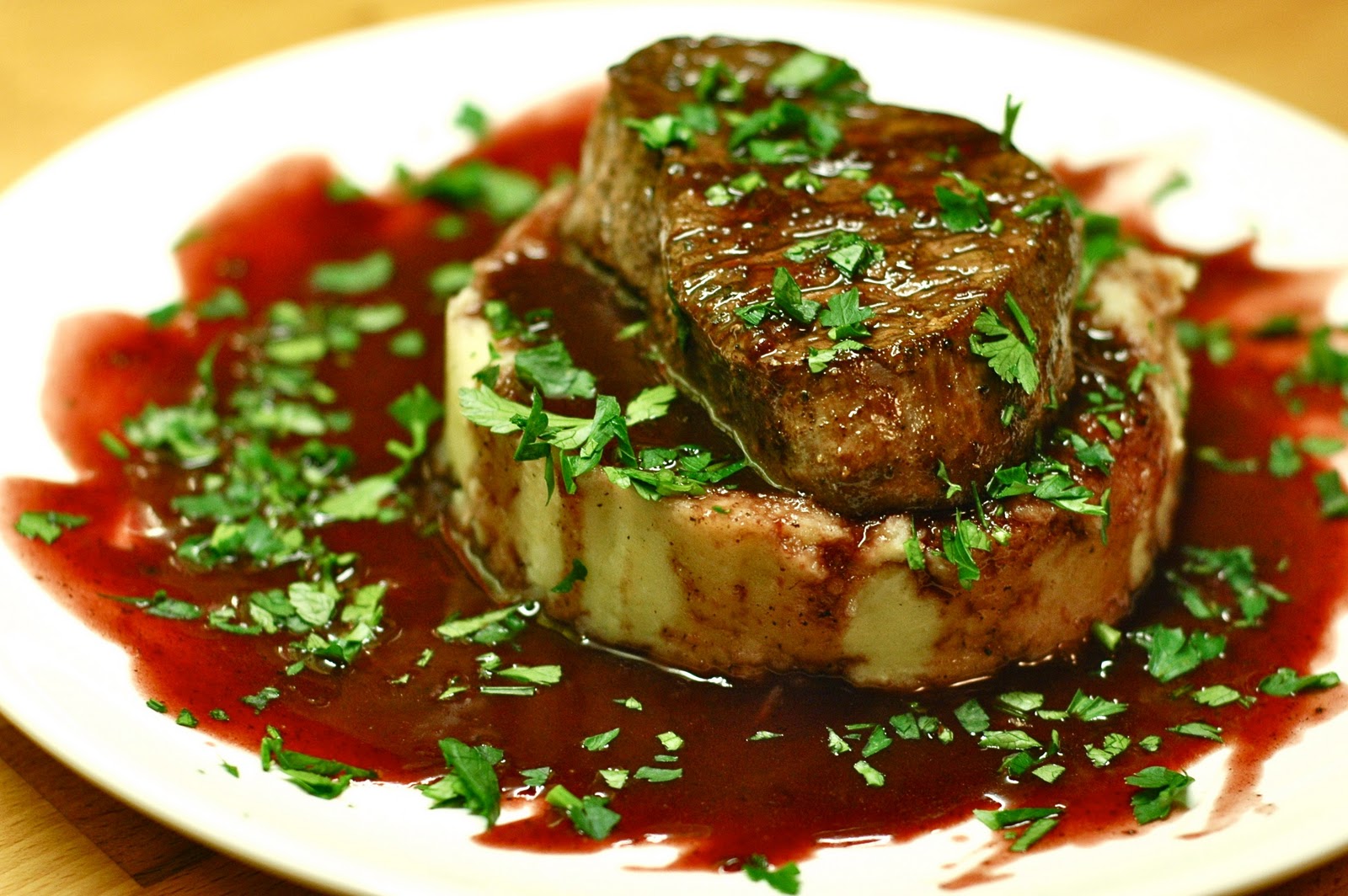 Olio Aglio Steak with Red Wine Sauce, Mashed Potatoes & Celeriac