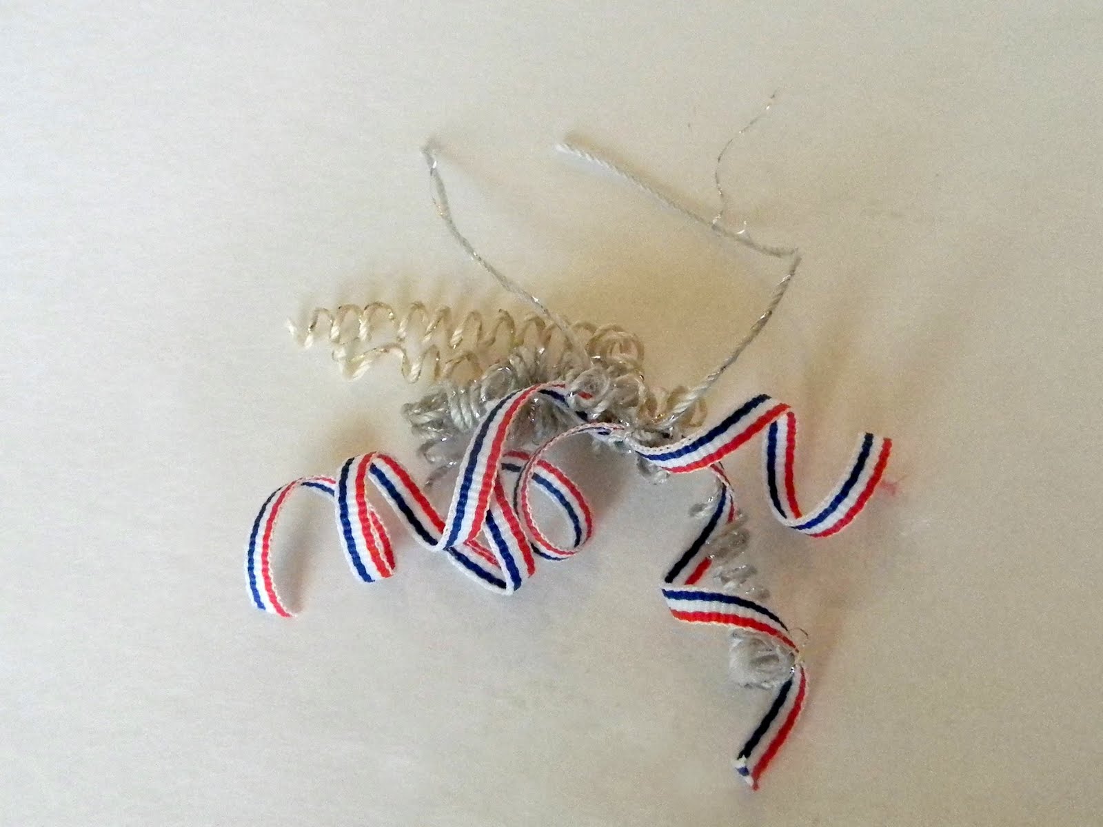 Tie the thread around the bunch of corkscrews in a double knot.