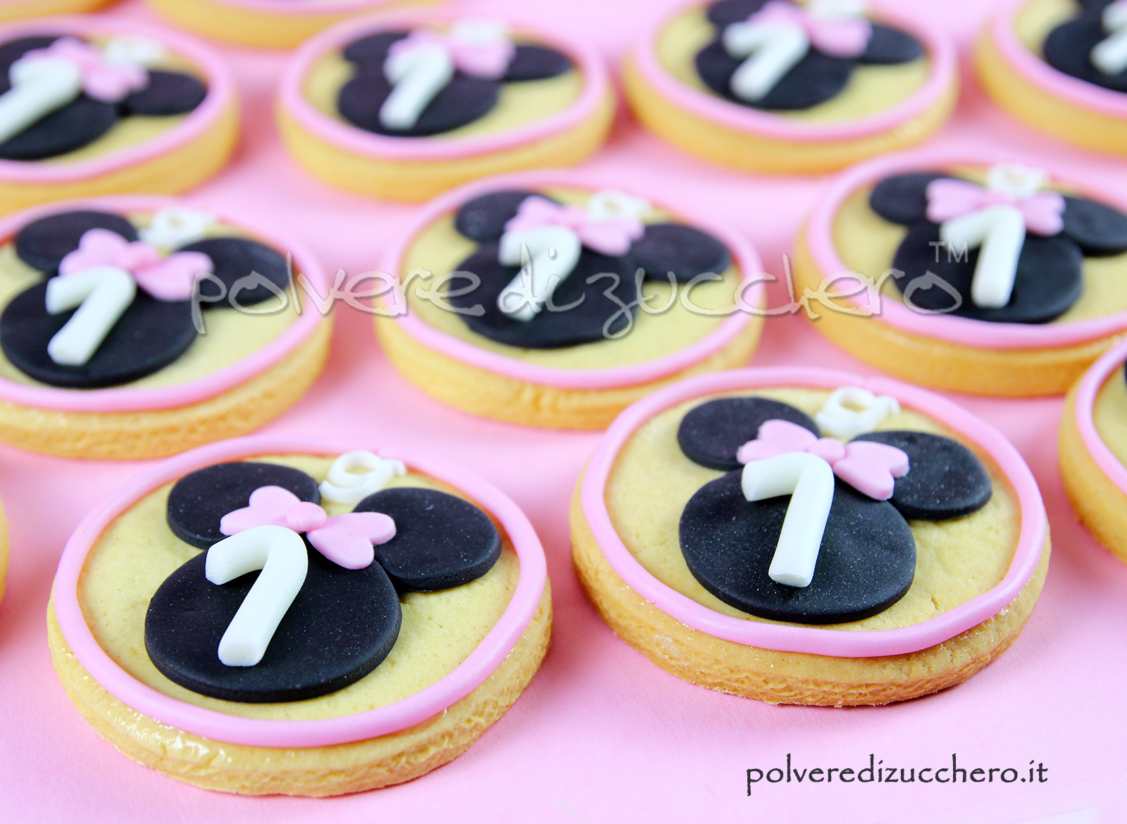 cake design biscotti decorati sugar cookies baby minnie compleanno bimba polvere di zucchero