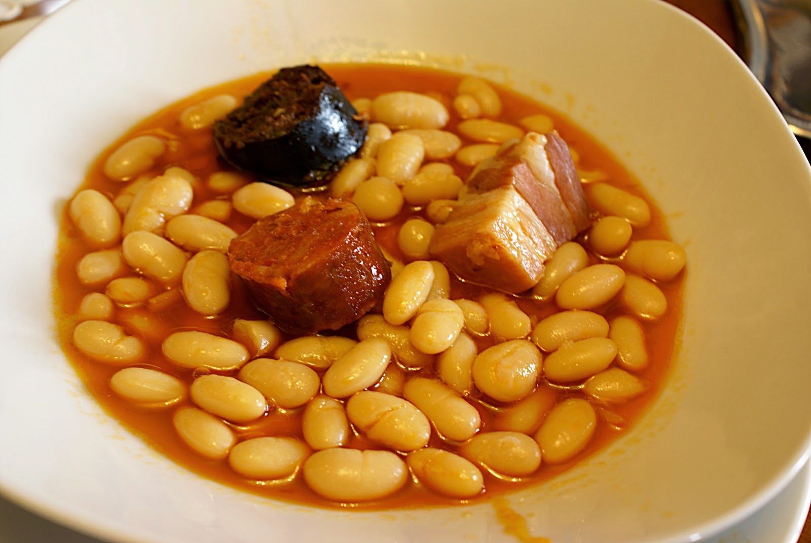 La fabada asturiana, gastronomía típica de Oviedo
