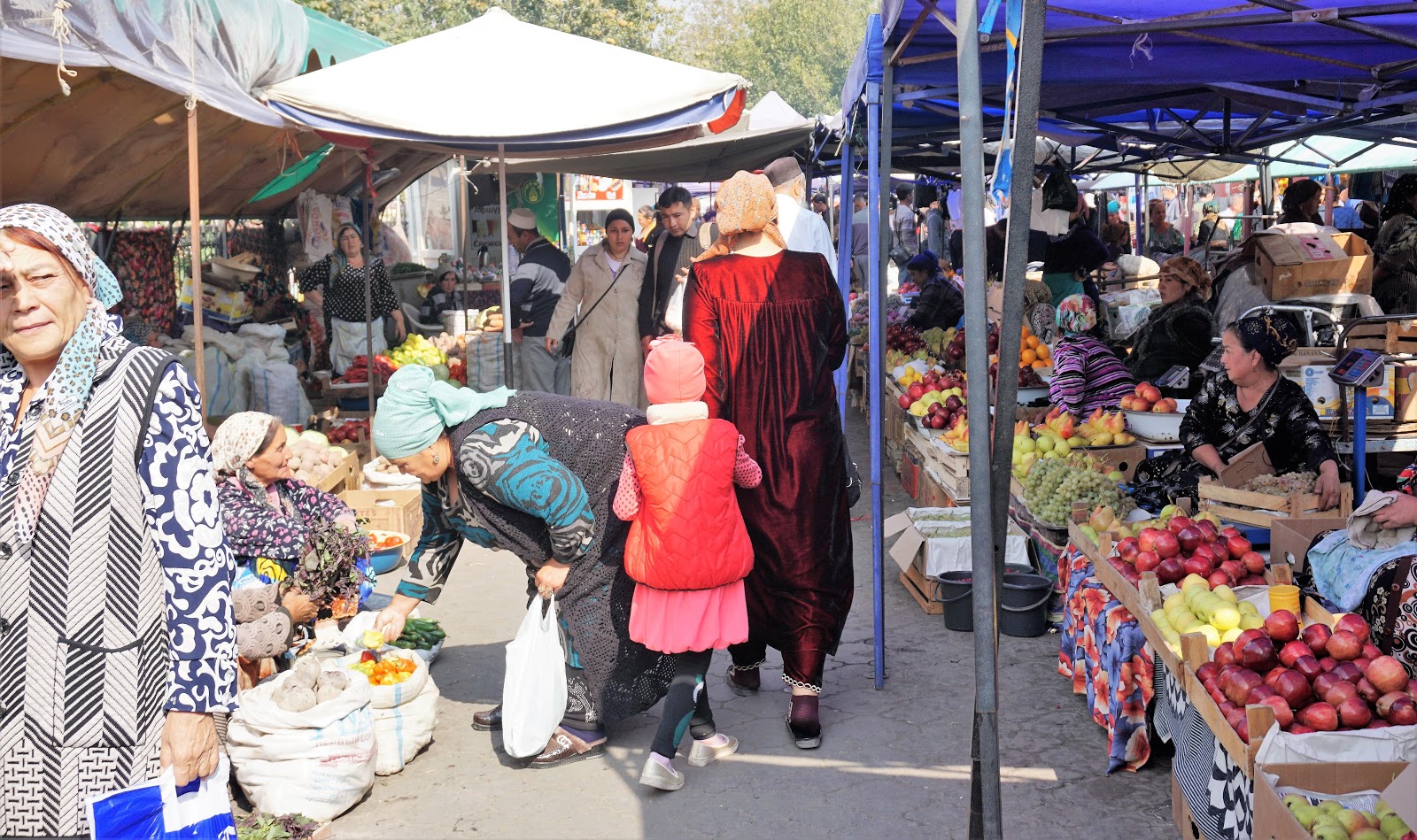 Погода хужанд. Рынок Таджикистан Худжанд. Центральный рынок авганбазар Худжанд. Худжанд сейчас. Рынки Худжанд Таджикистана одежды.