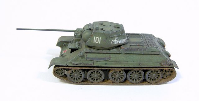 Gulumik Military Models: T-34/57 with ZIS-4M gun 1/72 UM - Gallery