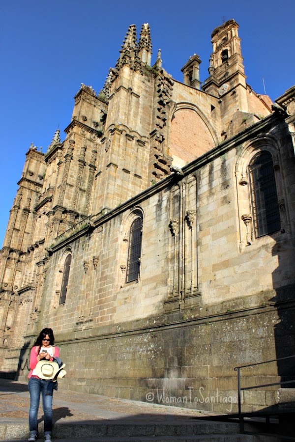 foto catedral y womantosantiago