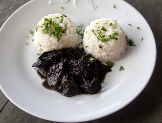 Arroz blanco con cachón en su tinta