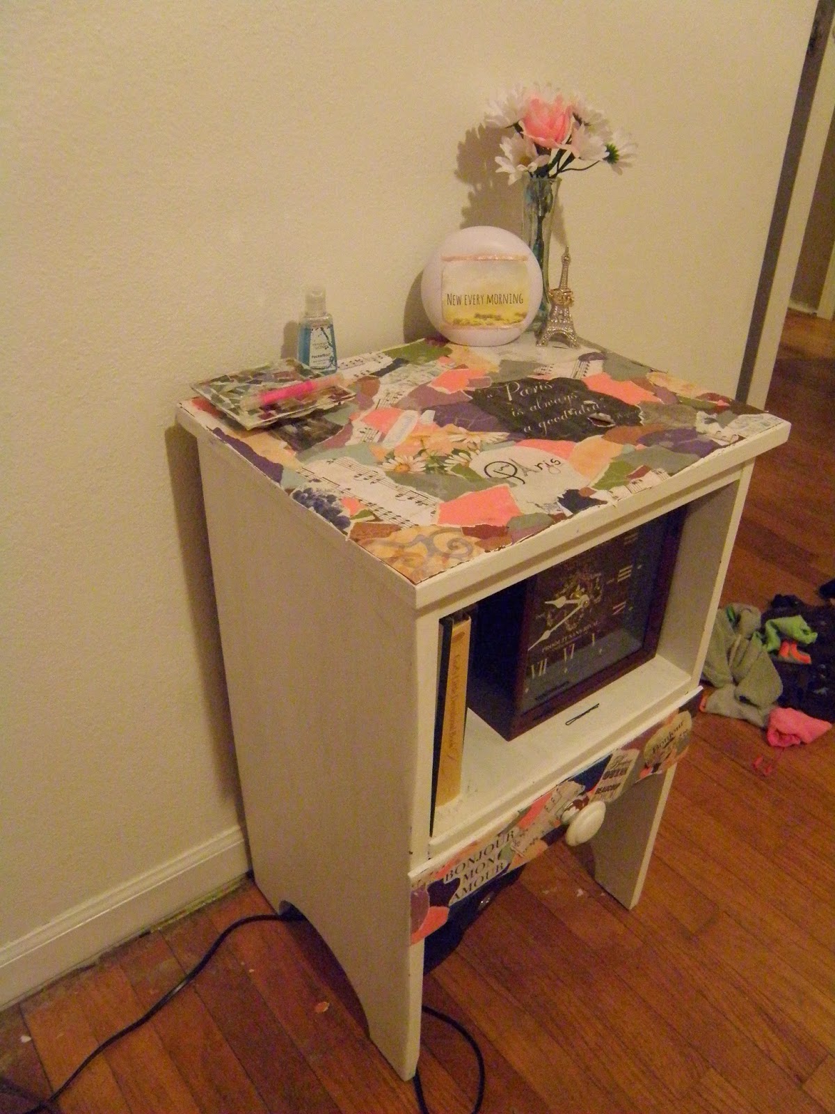 Crafty Me....I Made it Myself! Decoupage Night Stand
