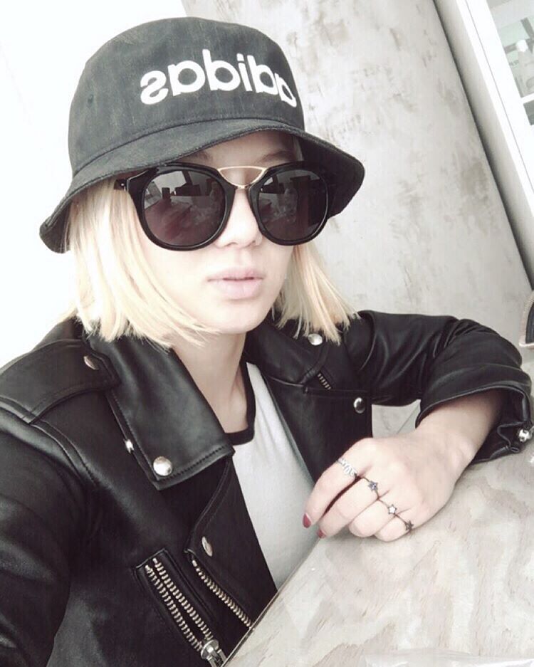Check out the cool selfie of SNSD's HyoYeon - Wonderful Generation