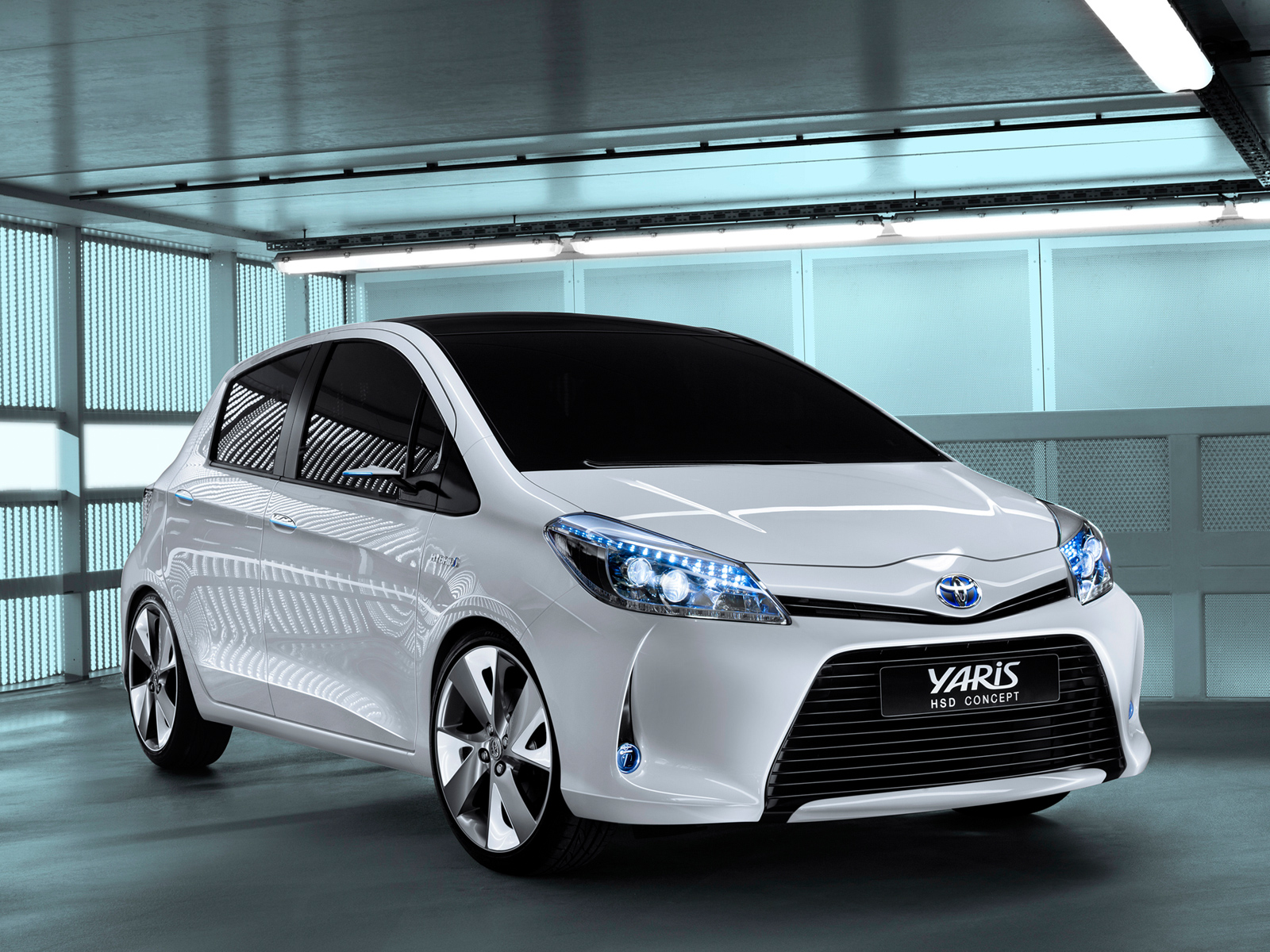 Automobiles : tout savoir sur les marques: Toyota Yaris Hybride