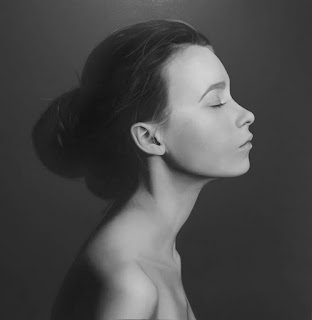 rostros-de-chicas-realismo-en-blanco-y-negro mujeres-retratos-realistas
