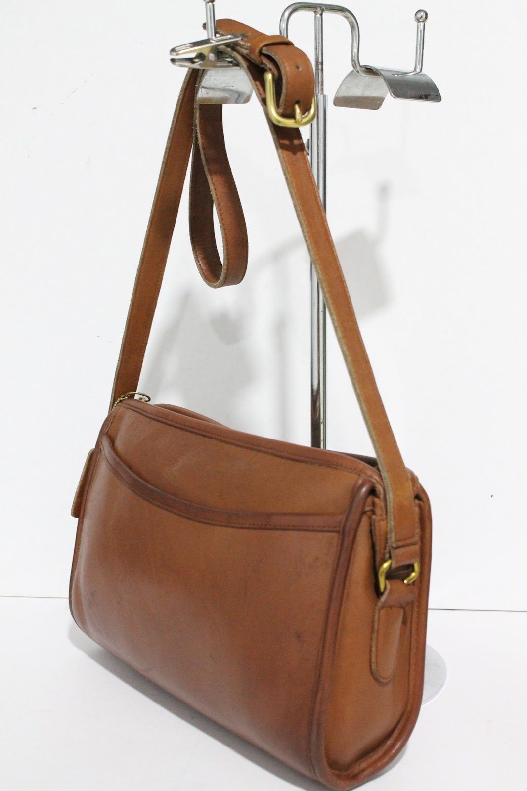 BUNDLEBARANGBAEK: Authentic COACH Leather Sling Bag.(SOLD)