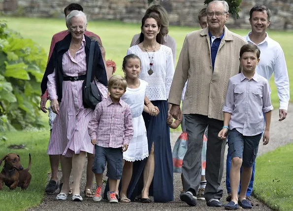 Queen Margrethe, Prince Henrik, Crown Prince Frederik, Crown Princess Mary, Prince Christian, Princess Isabella, Prince Vincent, Princess Josephine and Princess Athena