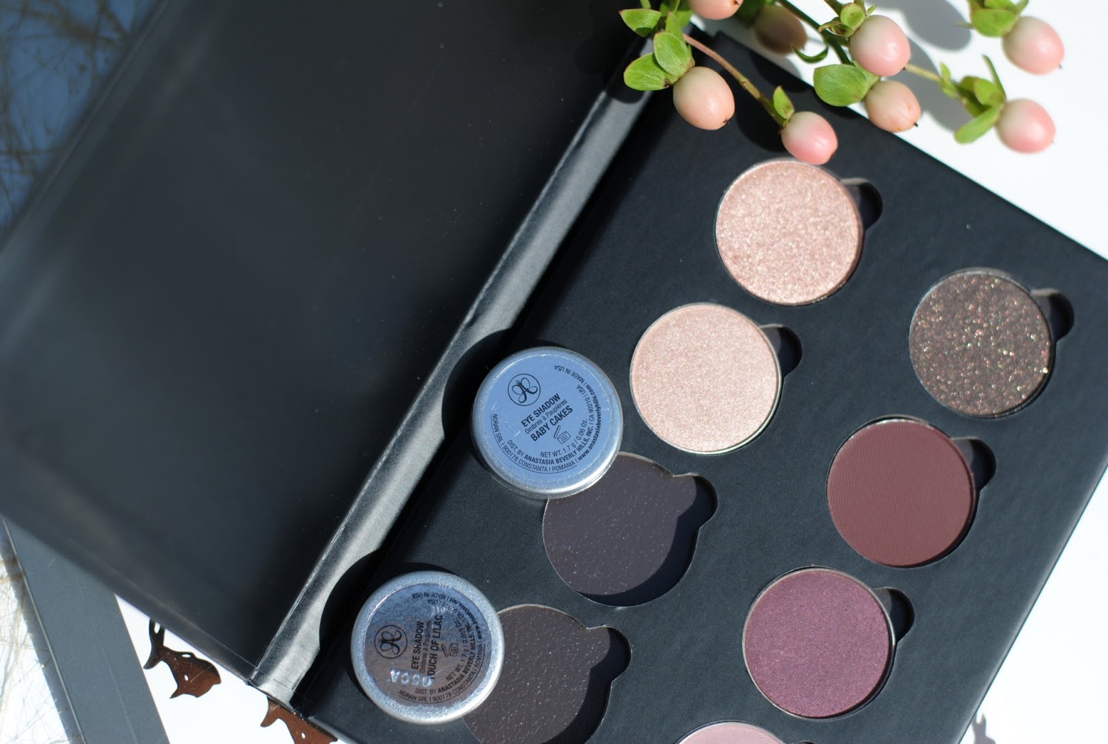 I AM A FASHIONEER: ABH - Eyeshadow Singles (Part 1)