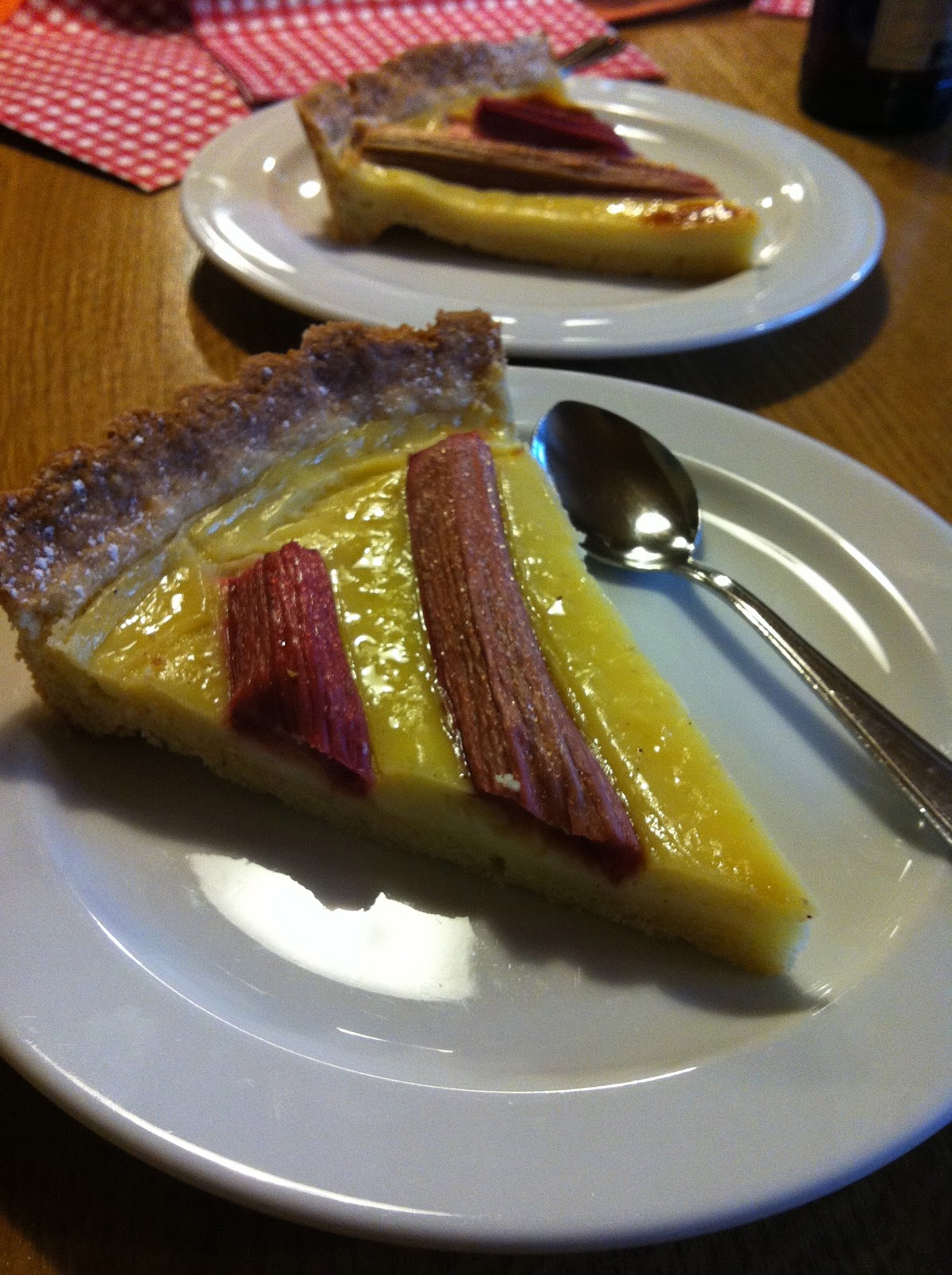 Pâtisserie Nadine: Rhabarber-Tarte mit Eierlikörcreme