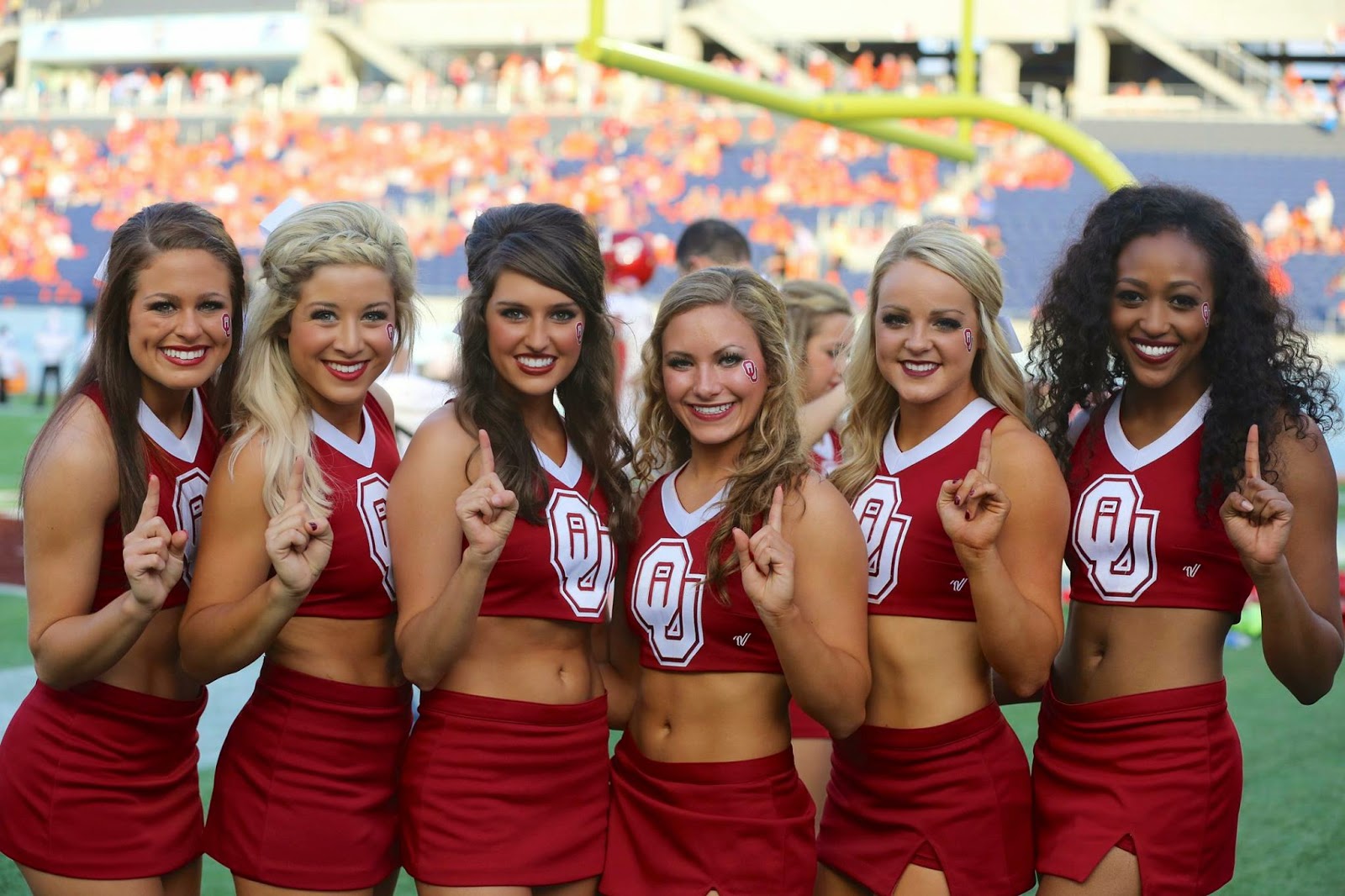Oklahoma Cheerleaders.