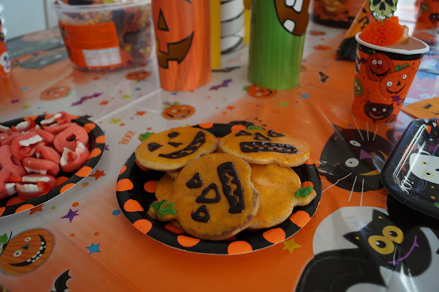 kinder halloween party