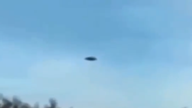 Amazing looking Flying Saucer UFO accelerates off reaching an insane speed instantly.