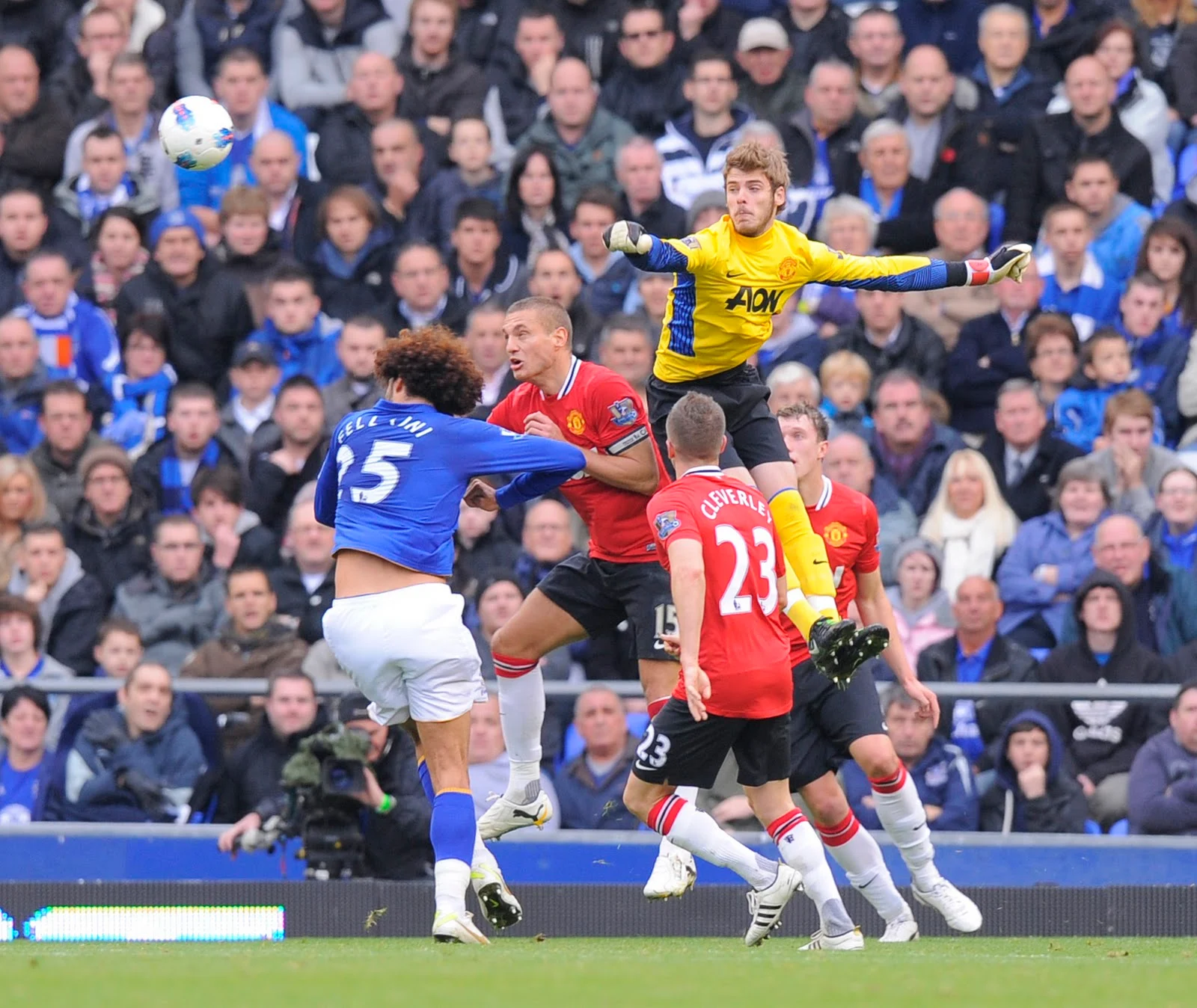 Spectacular Manchester United Vindt Nog Geen Gaatje Tegen Everton Background for Mobile