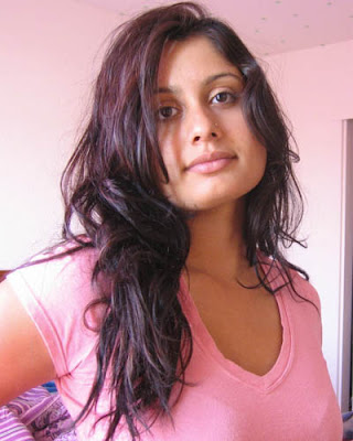 Hot Desi Bengali Aunty in Personal Bedroom | Mallu Surf