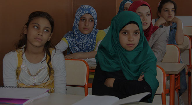 Zarokên Sûriyeyî digel trawmaya ku dijîn dîsa jî ji dahatûyê hêvîdar in Zarokên Sûriyeyî digel trawmaya ku dijîn dîsa jî ji dahatûyê hêvîdar in
