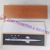 Souvenir Pen besi 3 in 1 kotak kayu