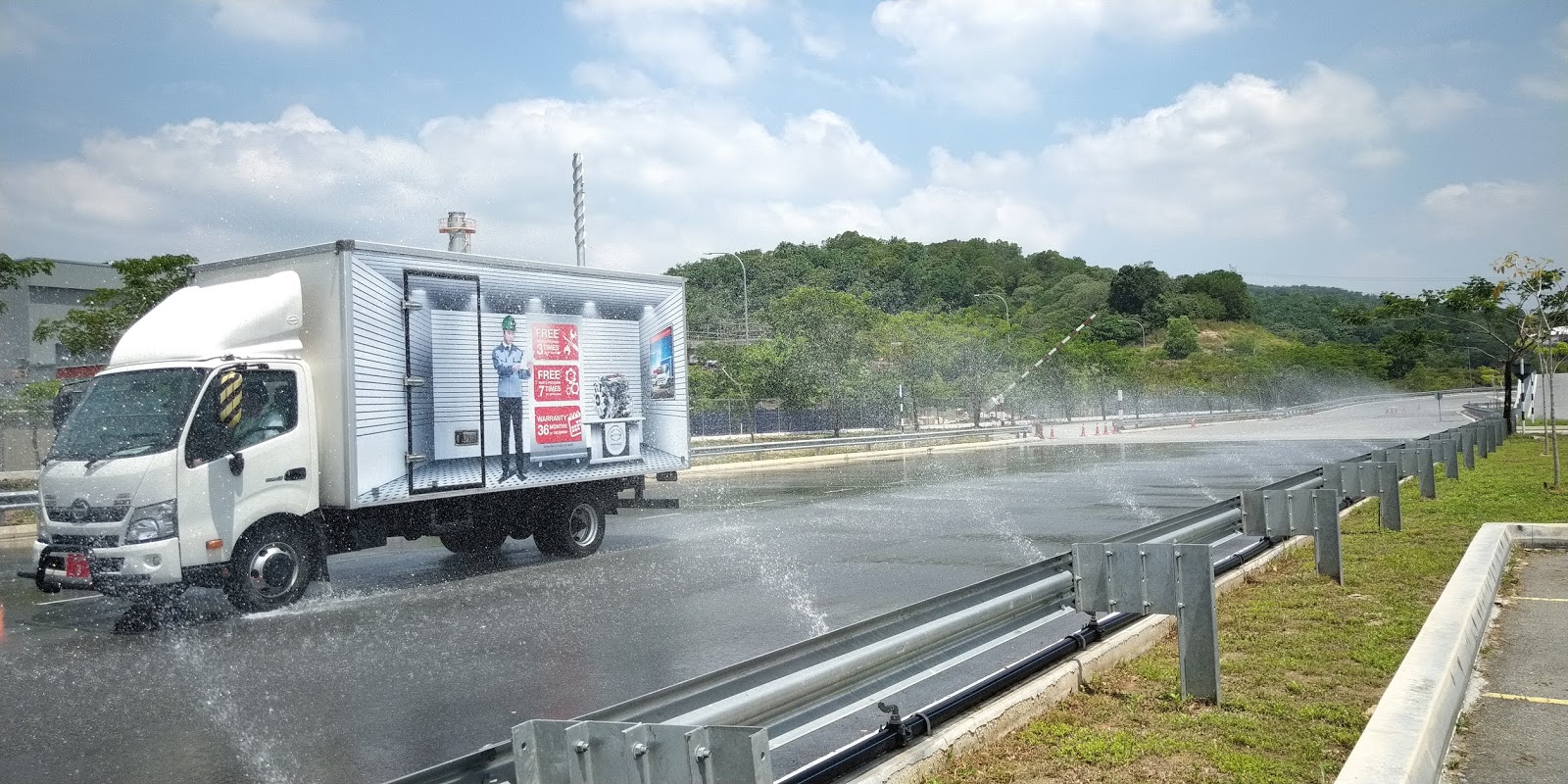MotoringMalaysia Video 2019 Hino 300 Series Automatic Transmission