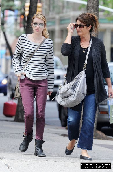 Emma Roberts Shopping with her Mom