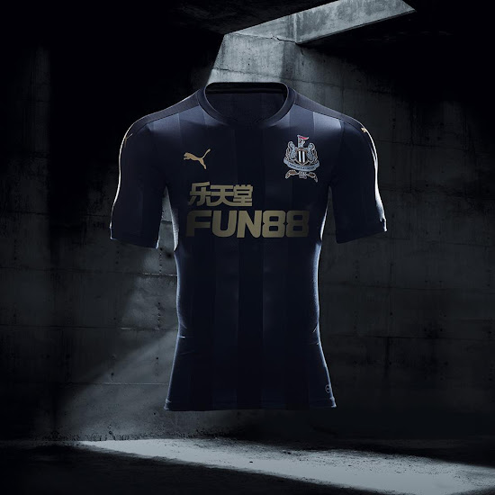 Black Newcastle United 17/18 3rd Replica S/S Football Shirt Size S 