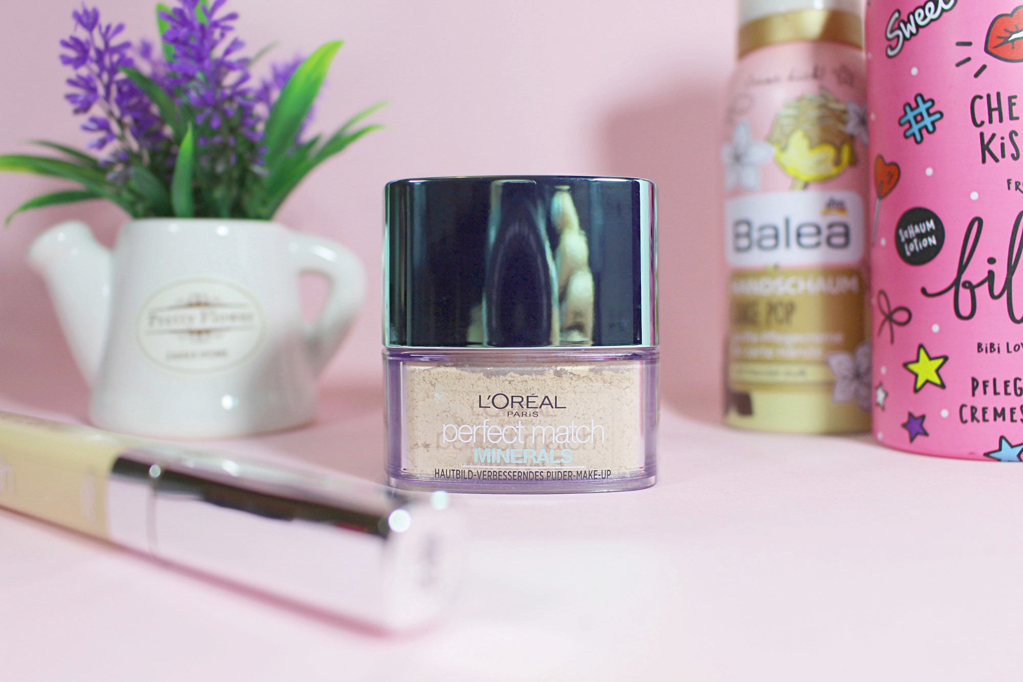 True Match Mineral Powder by L'Oréal | Review & First Impressions on the January Girl beauty and fashion blog curated by Liz Breygel.