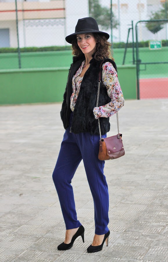 pantalón azul klein