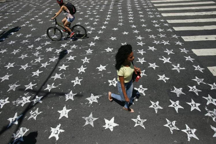 PT tem até 48 horas para remover pinturas irregulares no asfalto em Salvador