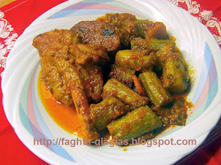 Αρνάκι ή κατσικάκι κοκκινιστό με κολοκυθάκια - από «Τα φαγητά της γιαγιάς» Αρνάκι ή κατσικάκι κοκκινιστό με κολοκυθάκια - από «Τα φαγητά της γιαγιάς»