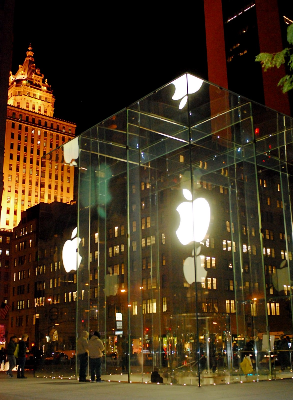 NYC ♥ NYC Apple Fifth Avenue Flagship Store Unveils New