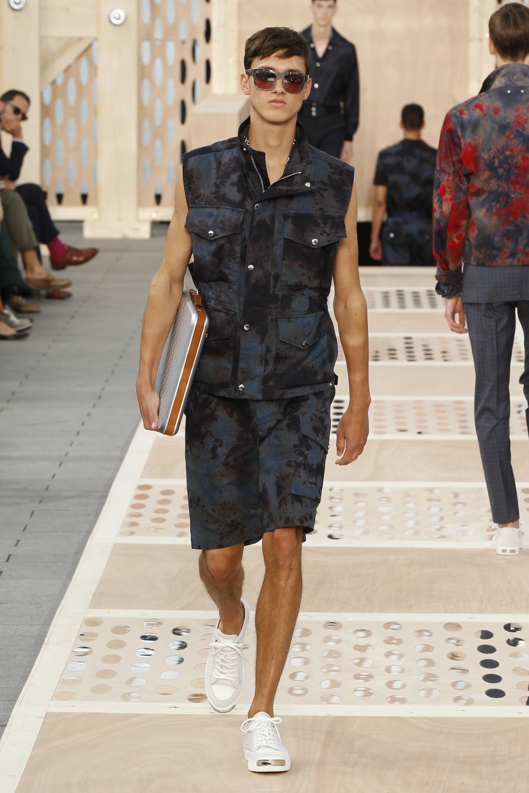 Paris Fashion Week : Louis Vuitton menswear Spring-Summer 2014 – The Parisian Eye