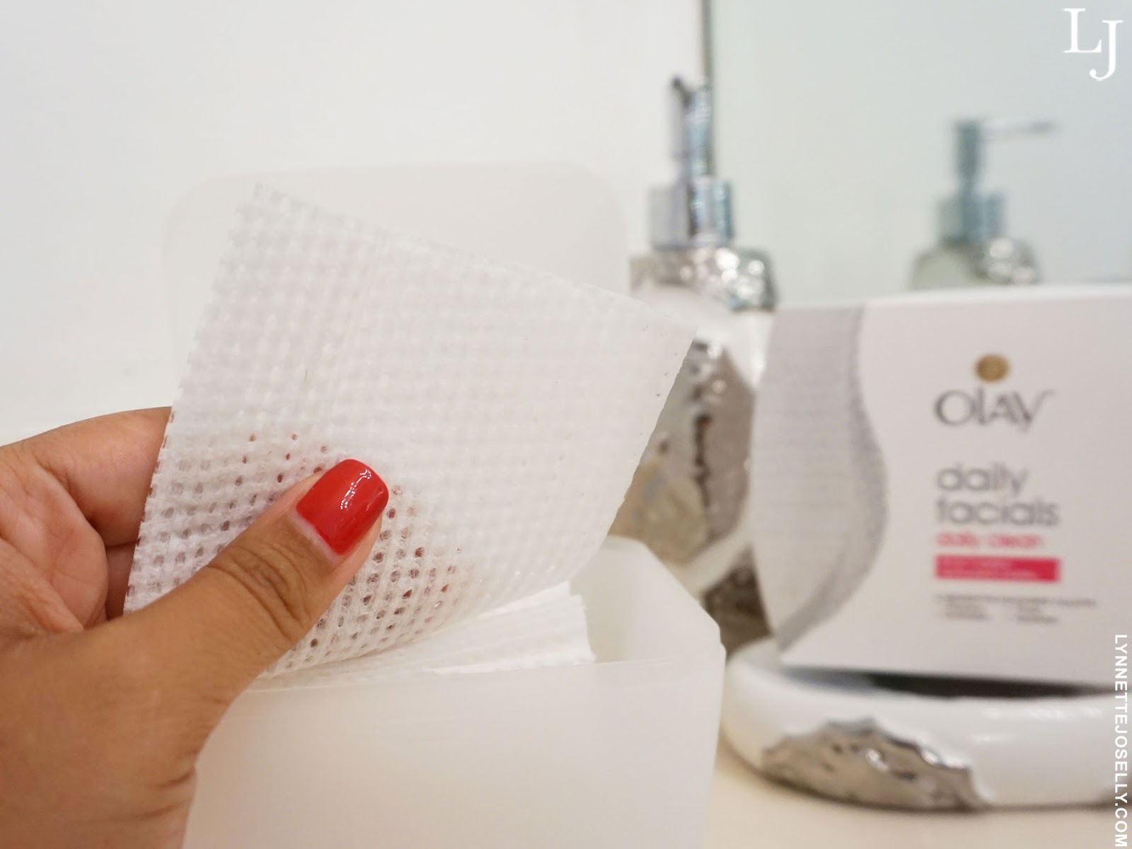 facial-wipes-makeup-remover