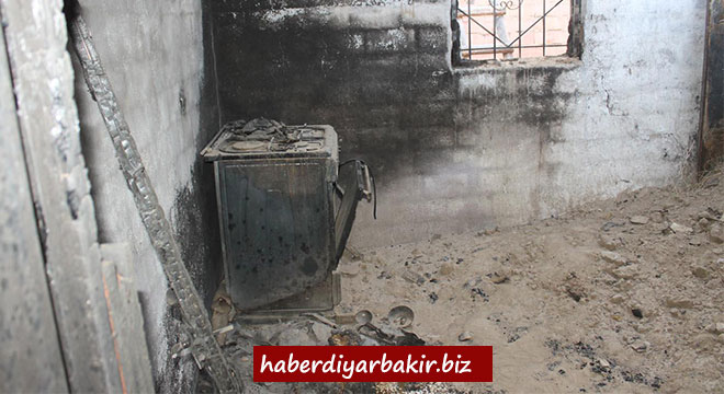 Diyarbakır Bismil'de evi yanan aile yardım bekliyor Diyarbakır Bismil'de evi yanan aile yardım bekliyor