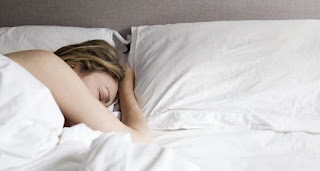 Έρευνα: Αν δεν κοιμάσαι αρκετές ώρες, παχαίνεις❗
