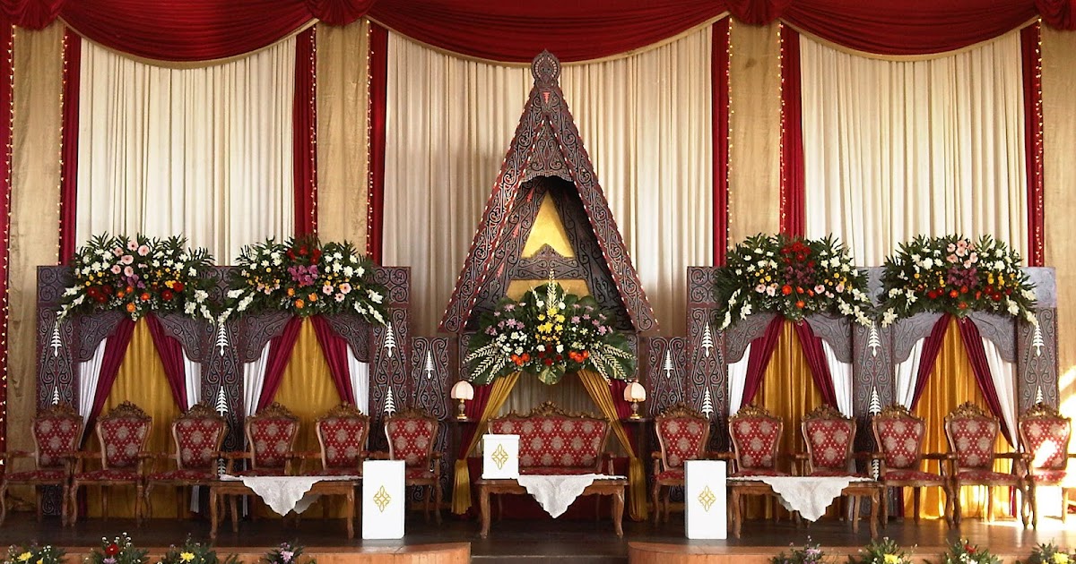 pernikahan adat sunda hijab dekorasi bunga kayu