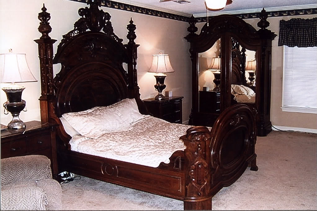 Antique Furniture and Canopy Bed Furniture Jepara Indonesia