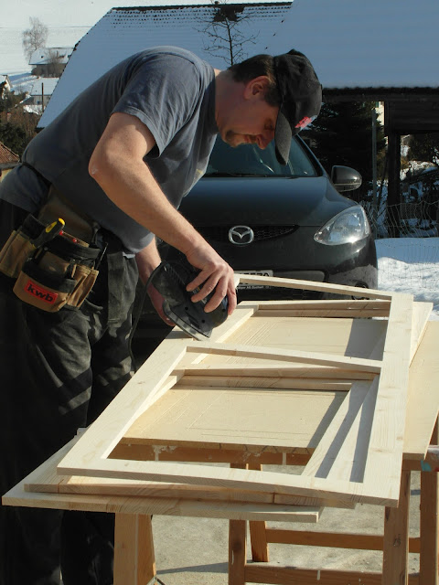 * Valnöt-Hus *: Sägen, bohren, schleifen...