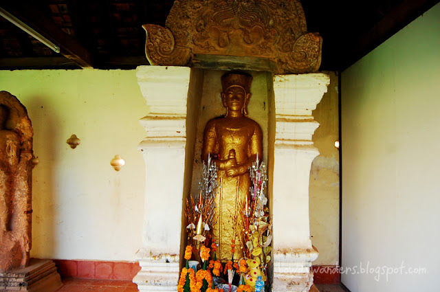 bowdywanders.com Singapore Travel Blog Philippines Photo :: Laos :: Pha That Luang –The Great Sacred Stupa in Vientiane