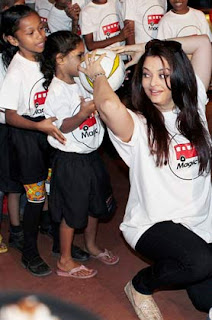 Abhishek and Aishwarya  celebrates Children Day with underprivileged children 