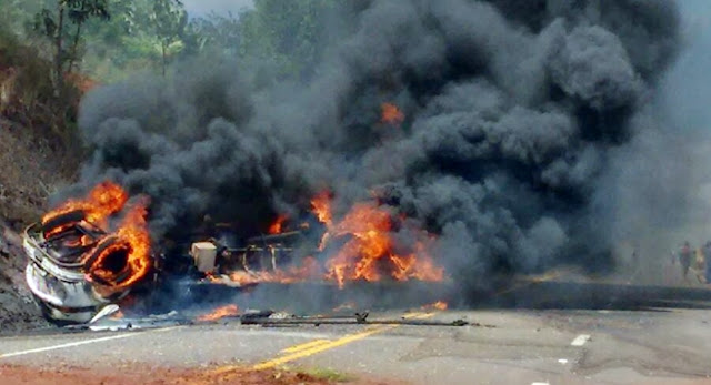 Caminhão de combustível pega fogo e deixa motorista gravemente ferido!