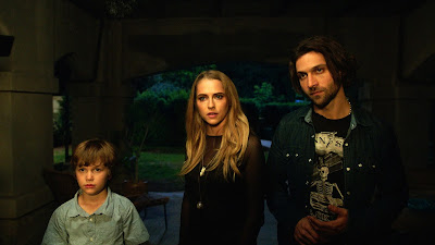 Teresa Palmer, Gabriel Bateman and Alexander DiPersia in Lights Out