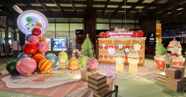 2019台中新光三越聖誕節魔法甜蜜王國，角落小夥伴甜甜圈聖誕樹