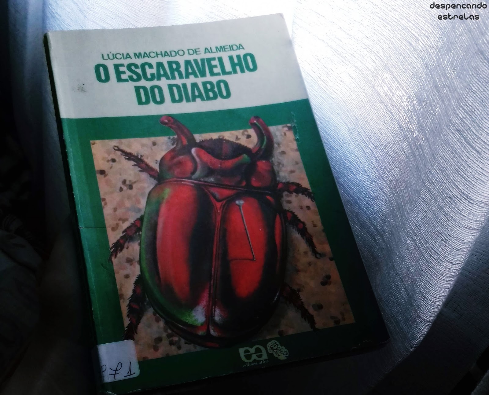 Resenha O Escaravelho do Diabo Despencando Estrelas Resenha O Escaravelho do Diabo Despencando Estrelas
